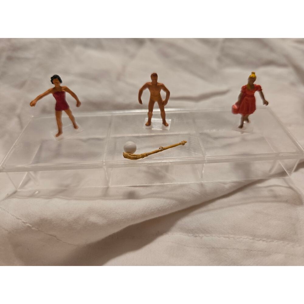 Preiser 1:90 Scale Figures 9mp Gr 4 #20 3 Beach Goers Ball & Stick Vintage